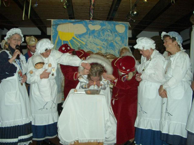 Die Wäscherprinzessin Sandra II. Und Die LiKüRa-Pinzessin Jenny I: Zu Besuch Im Heimatmuseum